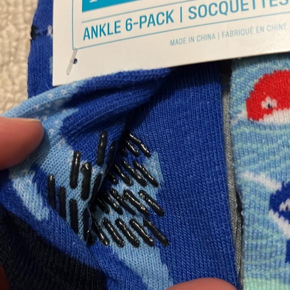 NWT -Toddler Fish Themed Ankle Socks with grips on bottom - 6 pairs.  Size 6-12M - Picture 8 of 8